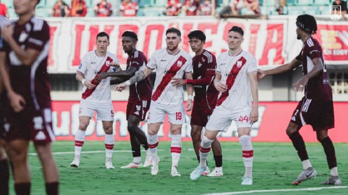 CURI POIN - Persis Solo bertandang ke PSM dalam laga lanjutan BRI Super League pada Sabtu (4/4) pukul 15.30 WIB di Stadion B.J. Habibie. Persis berhasil membawa pulang satu poin penting setelah bermain imbang 1-1 melawan PSM.