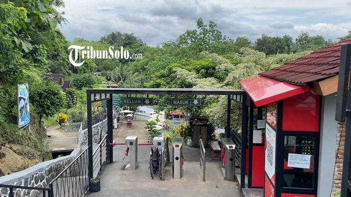 Pintu masuk objek Wisata Sendang Kun Gerit