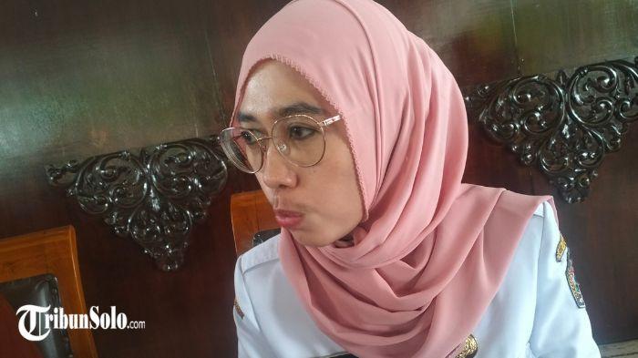 ANTISIPASI KEMARAU - Plt. Kepala Dinas Pertanian Karanganyar, Feriana Dwi Kurniawati, Rabu (22/4/2026). Badan Meteorologi, Klimatologi, dan Geofisika (BMKG) sebelumnya memprediksi bahwa sebagian besar wilayah Indonesia akan mengalami musim kemarau 2026 lebih awal. Petani di Karanganyar diminta untuk tetap tenang dan tidak panik menghadapi berbagai prediksi cuaca tersebut.