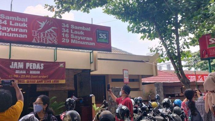 KULINER LEGENDARIS - Potret Waroeng Spesial Sambel Manahan, Kota Solo, Jawa Tengah. Begini sejarah Waroeng SS. (KOMPAS.COM/Fristin Intan Sulistyowati)