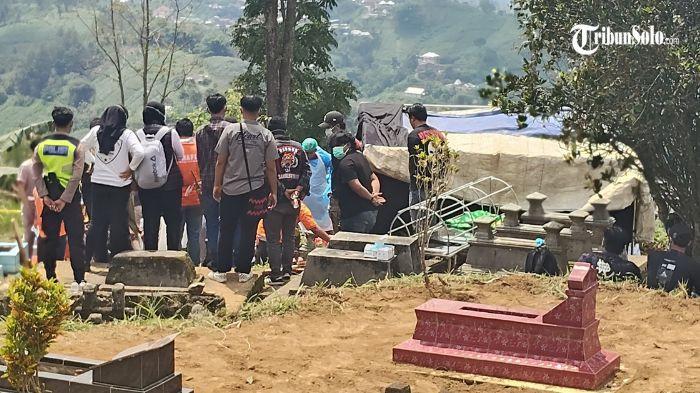 ILUSTRASI. Ekshumasi di Karanganyar beberapa waktu lalu. Di Boyolali, ada makam yang diekshumasi karena diduga meninggal tak wajar. 