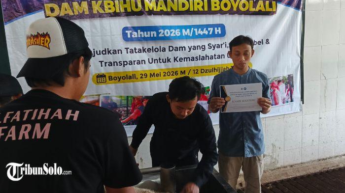 Proses penyembelihan hewan Dam Jemaah Haji yang tergabung dalam KBIHU Mandiri