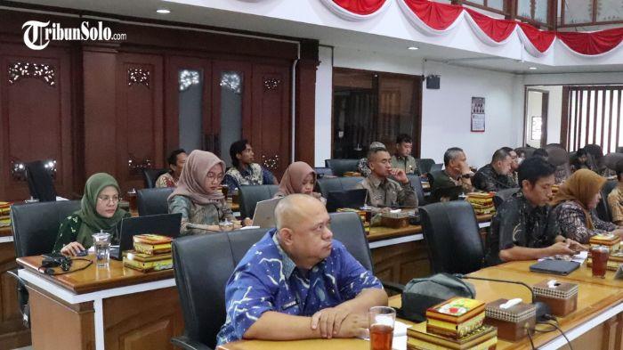 Public hearing pembahasan Raperda Pajak dan Retribusi Daerah