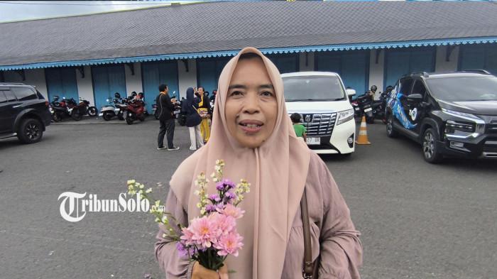 Qori (46), warga Nusa Tenggara Barat, yang ikut menyaksikan Kirab Jumenengan Pakubuwono XIV di Solo