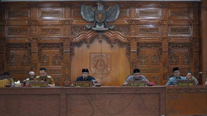 Rapat dprd bahas raperda