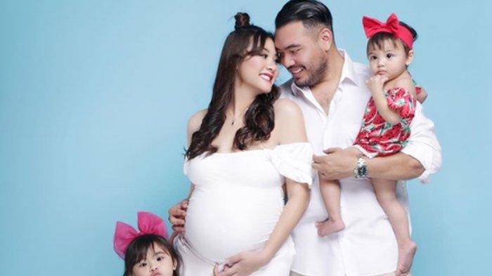 Dulu Nikah Muda Dituding Sudah Hamil Duluan, Artis Cantik Ini Kini Bahagia Akan Punya Anak Ketiga