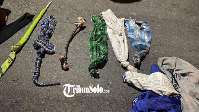 PERANG SARUNG - Ilustrasi sarung untuk tawuran. ua pemuda diamankan jajaran Polres Boyolali setelah terlibat aksi yang diduga mengarah pada tawuran di Jalan Raya Boyolali–Klaten, tepatnya di depan SPBU Miliran, Mojosongo, Jumat (20/2/2026) sekitar pukul 01.30 WIB.