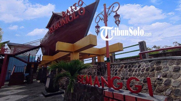 Replika kapal Baito Rajamala, yang berada di kawasan Semanggi, tepatnya di bantaran Sungai Bengawan Solo.