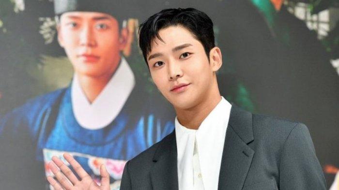 Rowoon SF9 Dapat Tawaran Main Drakor Sejarah Sending Me to You, Perannya Jadi Duda