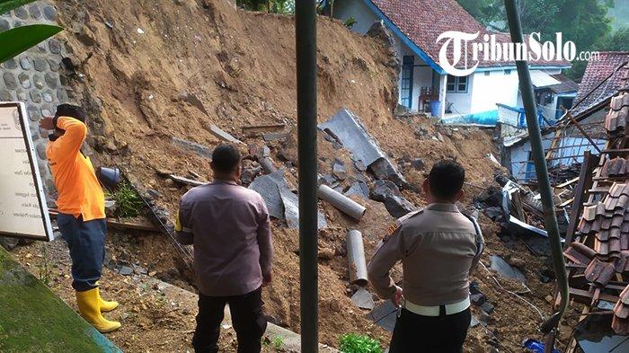 Longsor di Karanganyar, SMPN 1 Jenawi Tertimpa Talud Roboh, Ruangan TU & Kelas Terdampak