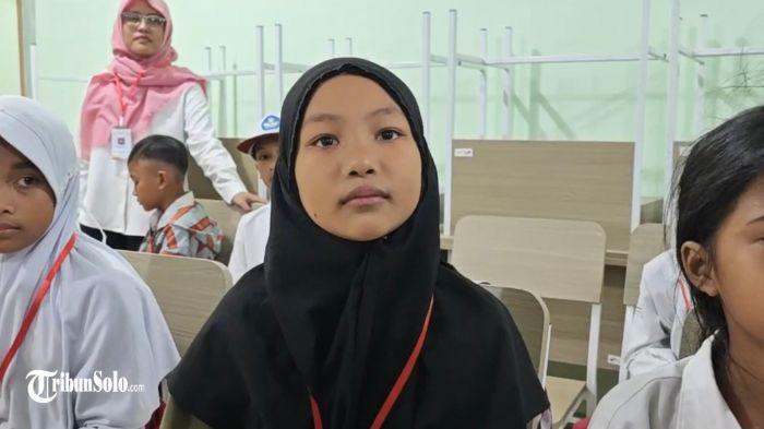 Salah satu siswa Sekolah Rakyat Dasar 2 Surakarta, Nailla