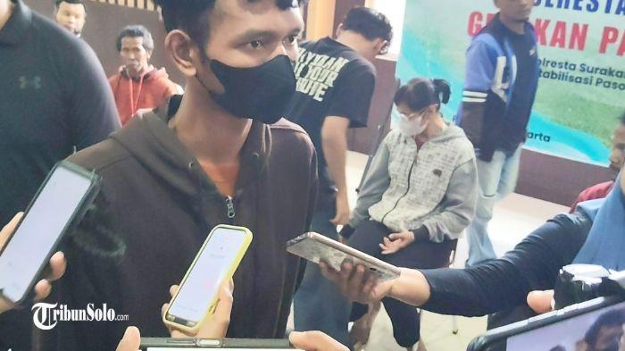 DIAMANKAN - Salah seorang oemuda asal Kecamatan Banyudono, Kabupaten Boyolali dikukut petugas Polresta Solo, Minggu (31/8/2025). Dalam pengakuan pemuda itu ke orangtuanya untuk nongkrong bersama teman-temannya.