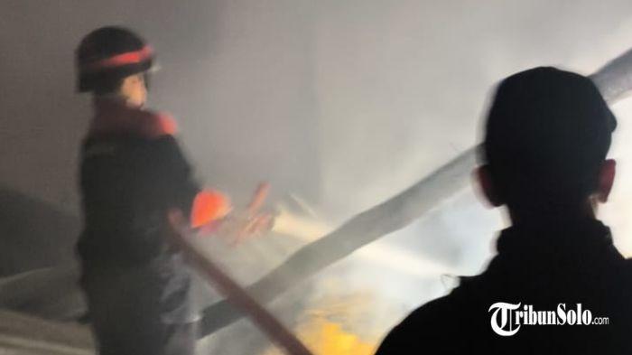 Sebuah kandang ayam yang berada di Kecamatan Karanggede, Kabupaten Boyolali, terbakar