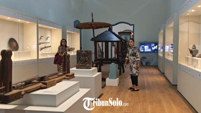 SUASANA MUSEUM KERATON SOLO - Sejumlah wisatawan merasa kecewa Museum Keraton ditutup di masa liburan. Pangageng Kebudayaan dan Pariwisata PB XIV Purboyo GKR Devi Lelyana Dewi mengemukakan alasan revitalisasi yang belum selesai.