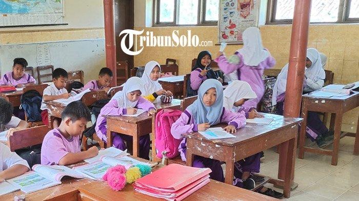 Pemkab Klaten Janjikan Perbaikan Atap SDN 1 Bumiharjo yang Disangga Bambu