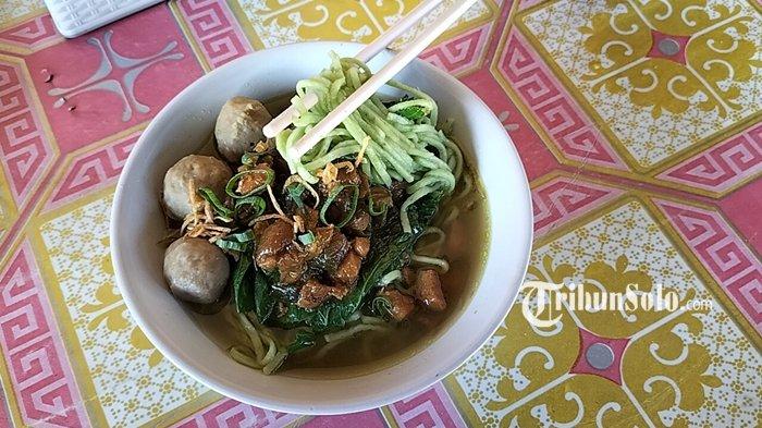 Kuliner Enak di Boyolali : Warung Mie Ayam Nglaras Roso, Sajikan Mie Ijo dari Sari Pati Sawi
