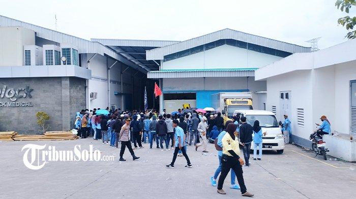 BURUH KLATEN - Ilustrasi Serikat Buruh Progresif Sejahtera (KSBPS) di Desa Kaligawe, Kecamatan Pedan, Kabupaten Klaten, beberapa waktu lalu. Upah buruh di Kabupaten Klaten sebagian besar hanya cukup untuk memenuhi kebutuhan hidup sehari-hari.