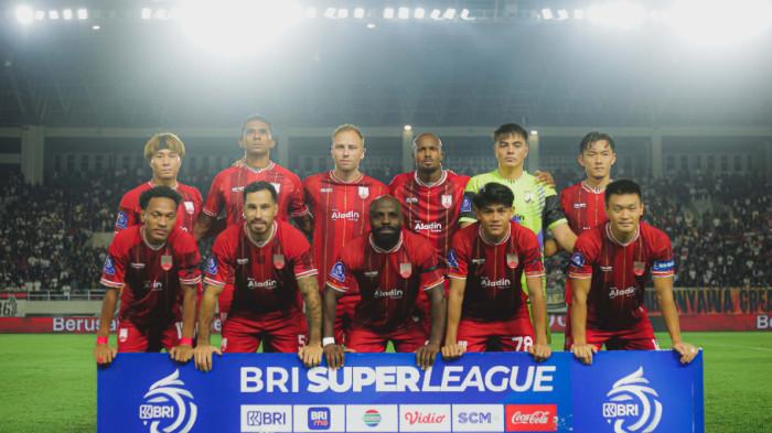 SKUAT PERSIS SOLO - Skuad klub Persis Solo berfoto bersama sebelum laga BRI Super League 2025/2026 belum lama ini. Persis akan menjamu PSM Makassar di Stadion Manahan Solo, Sabtu (29/11/2025).