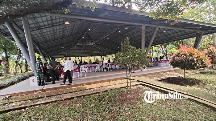 JELANG PEMAKAMAN - Suasana Astana Wukir Sirna Raga, makam keluarga Wiranto, Senin (17/11/2025).
Hari ini, istri Wiranto yakni Rugaiya Usman akan dimakamkan di Astana Wukir Sirna Raga di Kelurahan Delingan, Kecamatan Karanganyar, Kabupaten Karanganyar.