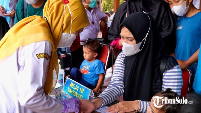 KASUS TUBERKULOSIS - Suasana Cek Kesehatan Gratis (CKG) di kantor Kecamatan Jebres, Rabu (22/4/2026).   Dinas Kesehatan Kota Surakarta mengungkapkan tingkat kepatuhan minum obat pasien TB di Solo saat ini masih berada di angka 80 persen