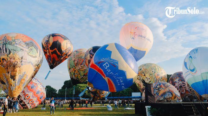 GAGAL TERBANG - Suasana Festival Balon Udara di Alun-Alun Utara Solo, Minggu (17/5/2026). Festival ini dikeluhkan pengunjung mulai dari balon yang gagal terbang hingga membuat kemacetan di sekitar Alun-Alun Utara
