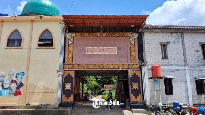 DUGAAN BULLYING - Suasana Ponpes Santri Manjung Wonogiri, Kamis (18/12/2025) siang. Sseorang santri Ponpes Santri Manjung di Kecamatan Wonogiri Kota meninggal dunia usai diduga mengalami penganiayaan atau bullying oleh santri lain.