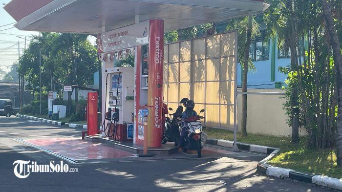 Suasana SPBU Pabelan Kecamatan Kartasura, Kabupaten Sukoharjo 10/6