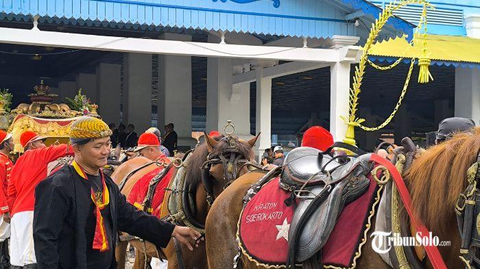 Suasana jelang kirab kenaikan tahta Raja Keraton Solo