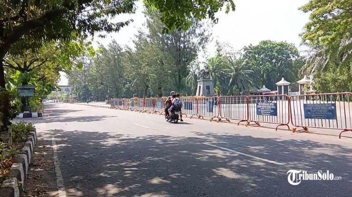 GELAR CFD - Suasana kawasan depan Stadion Manahan Solo. Dinas Perhubungan (Dishub) Kota Solo melakukan evaluasi terhadap pelaksanaan Car Free Day (CFD) di kawasan Manahan yang baru pertama kali digelar akhir pekan lalu.