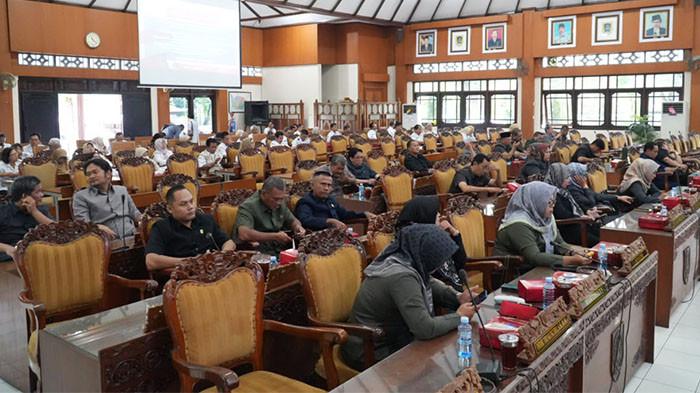 Suasana rapat soal Raperda di Klaten