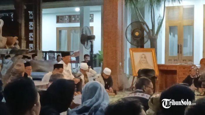 Suasana tahlilan meninggalnya istri