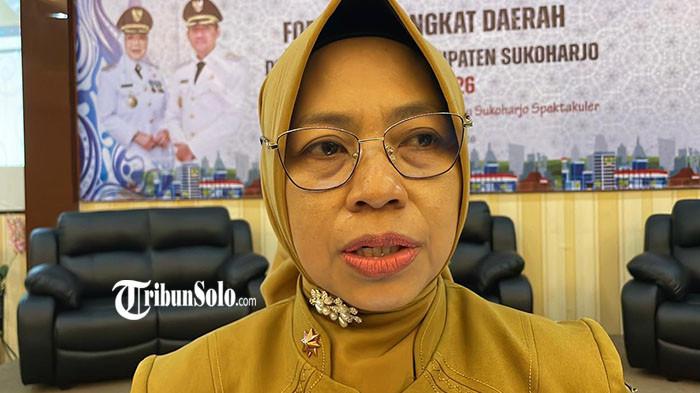 HANTAVIRUS - Kepala Dinas Kesehatan Kabupaten (DKK) Sukoharjo Tri Tuti Rahayu, saat ditemui, belum lama ini. Dinas Kesehatan Kabupaten (DKK) Sukoharjo mengimbau masyarakat lebih waspada, terutama jika mengalami demam tinggi disertai riwayat kontak dengan tikus atau lingkungan yang tercemar kotorannya, seiring potensi kasus Hantavirus.