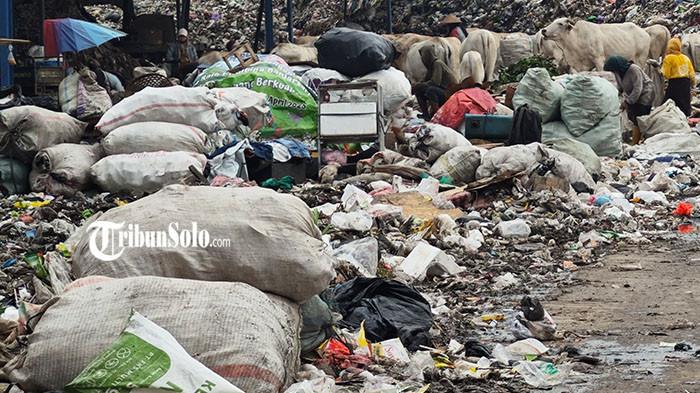 TPA PUTRI CEMPO - Tempat Pembuangan Akhir (TPA) Putri Cempo Solo, Rabu (8/4/2026). TPA Putri Cempo di Kota Solo dipastikan hanya akan menampung sampah yang sudah melalui proses pengolahan hingga Agustus 2026.