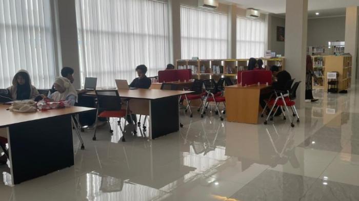Tak hanya menyediakan koleksi buku, perpustakaan Sukoharjo