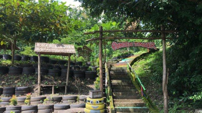 Taman Punden Tingkir terletak di dusun Sangiran, Krikilan, Kalijambe, Sragen.