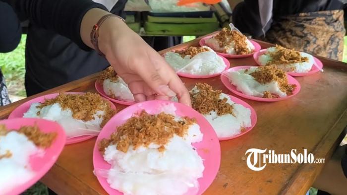 JENANG MANGGUL - Penampakan jenang manggul, yang dibuat warga menyambut datangnya bulan Suro di Desa Sidorejo, Kecamatan Kemalang, Kabupaten Klaten.