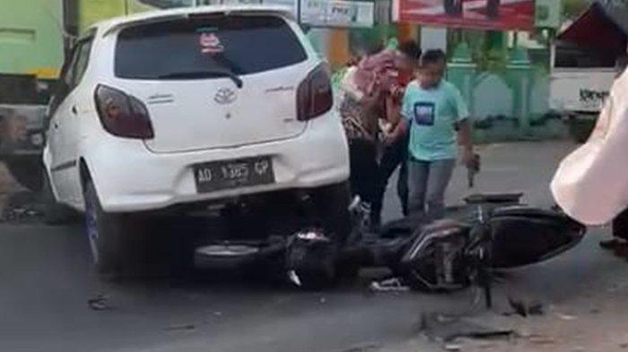 Kecelakaan Karambol Empat Kendaraan di Jalan Karanganyar - Jumantono, Honda Vario Tertimpa Mobil