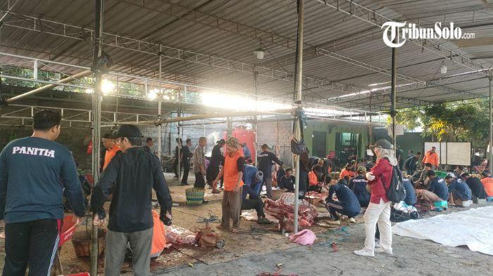 Tim Dinas Pertanian Wonogiri melakukan pemantauan dan pendampingan penyembelihan hewan