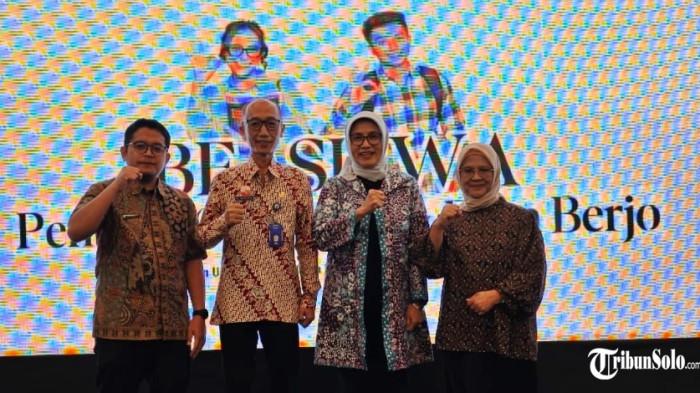Universitas Terbuka Surakarta bekerjasama dengan sejumlah pemerintah daerah hingga sekolah. Berbagai bentuk kerjasama dijalin, salah satunya berfokus pada pengadaan beasiswa. Penandatanganan kerjasama dilakukan di Lorin Solo Hotel, Rabu (2/12/2025
