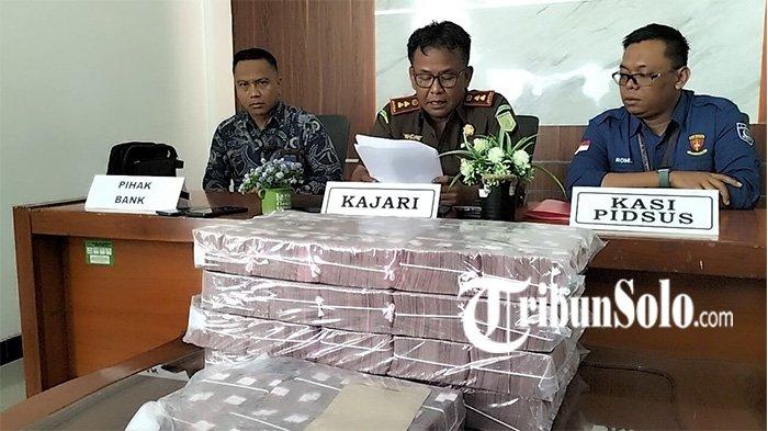 Kasus Bisnis Rokok Ilegal di Boyolali Terbongkar, Uang Rp 4,4 Miliar Milik Suami Istri Ini Disita