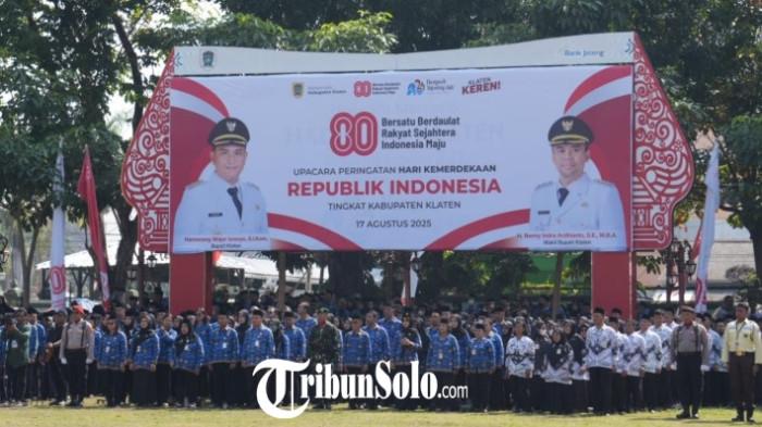UPACARA BENDERA - Upacara Detik-Detik Proklamasi dalam rangka memperingati HUT ke-80 Kemerdekaan Republik Indonesia di Alun-Alun Klaten, Minggu (17/8/2025).