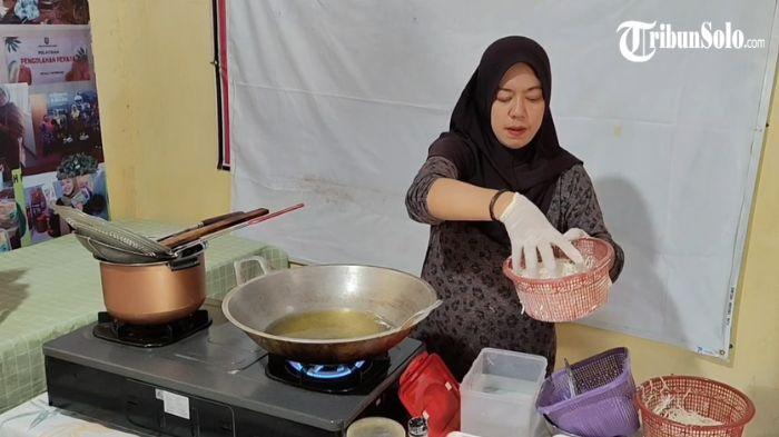 Wahyu Nugraheni (43) warga Desa Karangnongko, Kecamatan Mojosongo, Boyolali ditemui Jumat lalu