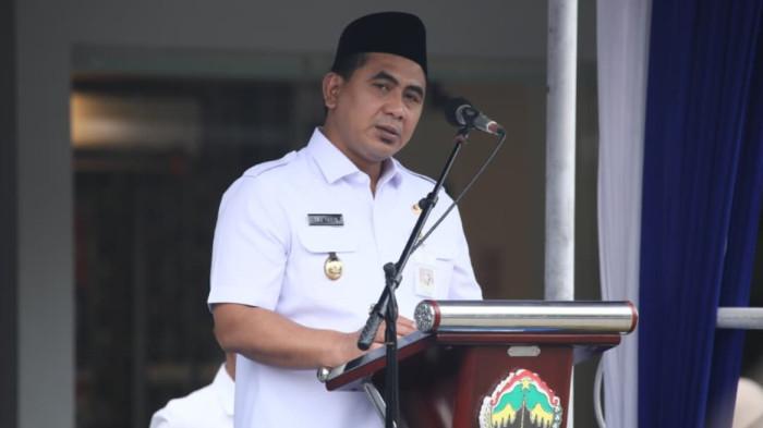 Wakil Gubernur Jawa Tengah Taj Yasin disela acara Peringatan Hari Bakti ke -80 Kementrian Pekerjaan Umum (PU), di Halaman Kantor Dinas Pekerjaan Umum, Bina Marga dan Cipta Karya (PU BMCK) Provinsi Jawa Tengah pada Rabu, 3 Desember 2025.