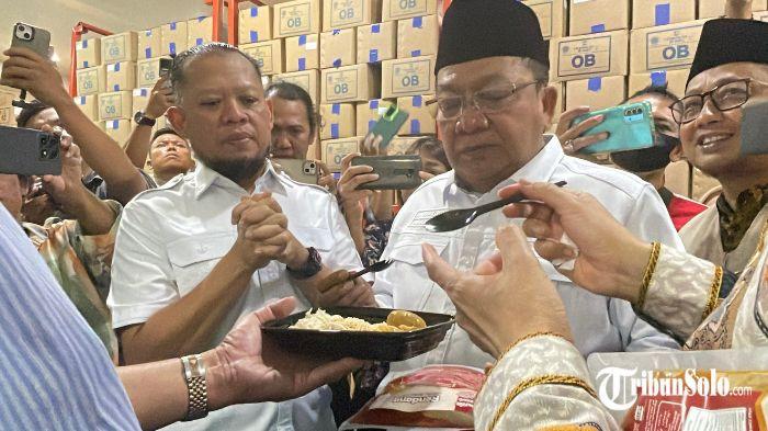 TINJAU - Wakil Ketua Komisi VIII DPR RI, Abdul Wachid melakukan peninjauan langsung ke salah satu pengelolaan katering haji di Kabupaten Sukoharjo pada Kamis (23/4/2026).