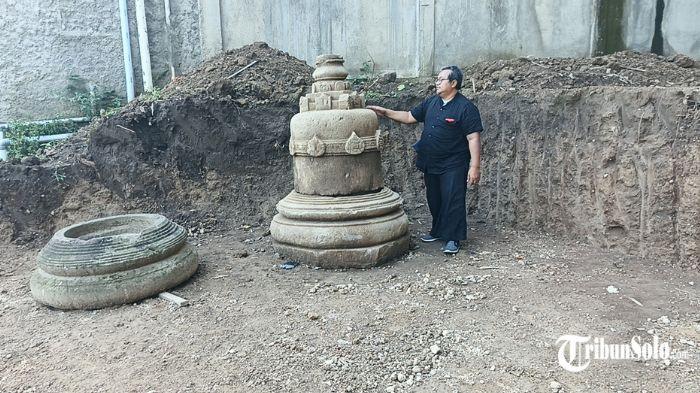 TEMUAN STUPA - Warga Desa Nepen, Kecamatan Teras, Boyolali, digegerkan temuan benda diduga stupa candi Buddha saat proses pembukaan jalan, Kamis (14/5/2026). Temuan itu diduga merupakan bagian struktur bangunan ibadah umat Buddha pada masa lampau.