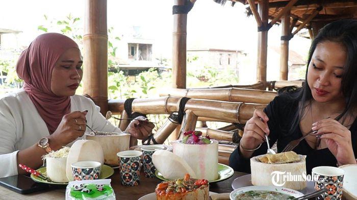 Warung ini memadukan kelezatan bakso dengan penyajian yang tak lazim.