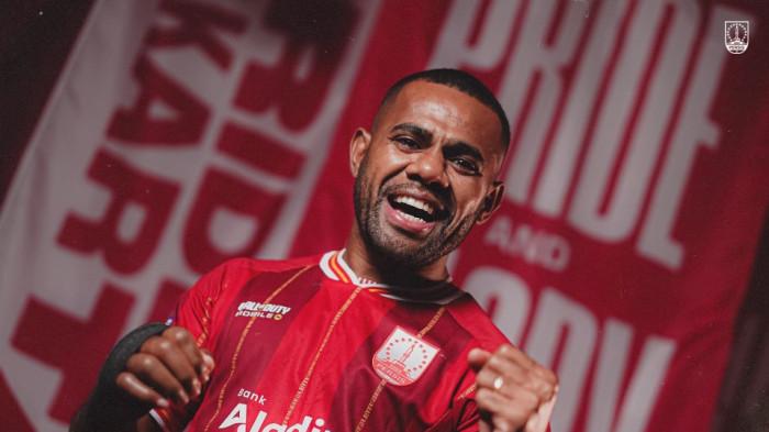 AMUNISI BARU - Yabes Roni resmi menjadi bagian dari Persis Solo. Pemain yang berposisi sebagai bek sayap ini didatangkan Laskar Sambernyawa dengan status pinjaman hingga akhir musim kompetisi BRI Super League 2025/2026.