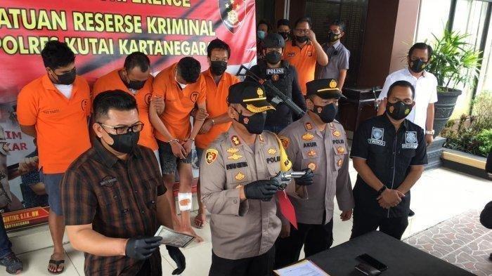 4 Pria Ini Pura-pura Lakukan Penggerebekan Narkoba, Ternyata Modus untuk Setubuhi Istri Orang