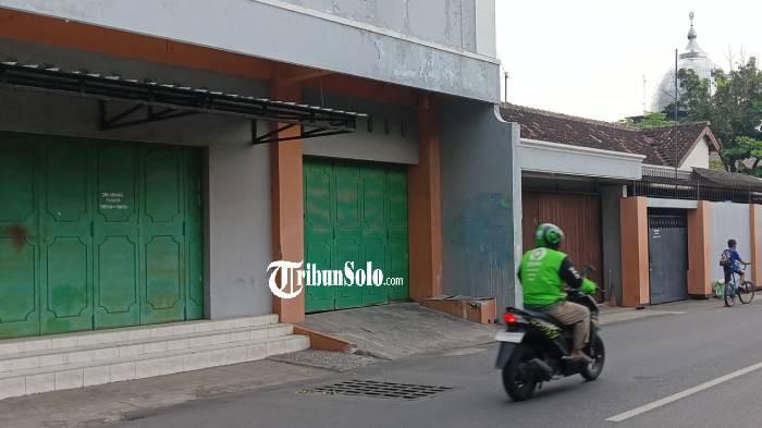 TKP KEJADIAN. Viral di media sosial video duel dua orang pria di kawasan Pasar Klitikan Notoharjo Solo dengan menggunakan parang. Kasus ini sudah ditangani polisi.