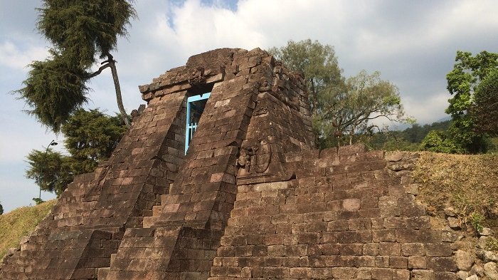 Gapura depan Candi Sukuh, Desa Berjo, Kecamatan Ngargoyoso, Karanganyar, Jawa Tengah, Sabtu (20/10/2018).